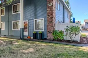 2215 Poplar Dr, Medford, OR 97504 - Photo 3