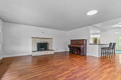 1417 Larkspur Avenue, Medford, OR 97504 - Photo 5