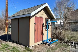 967 E 1st St, Prineville, OR 97754 - Photo 15