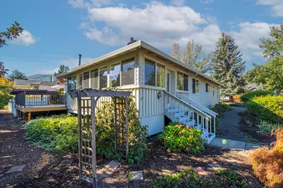 938 Cypress Point Loop, Ashland, OR 97520 - Photo 33