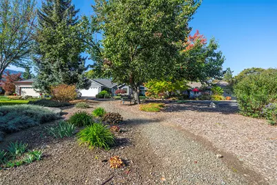 938 Cypress Point Loop, Ashland, OR 97520 - Photo 13