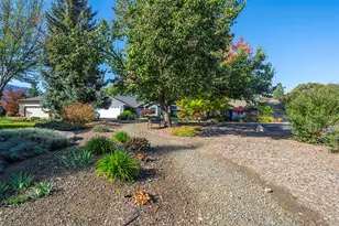 938 Cypress Point Loop, Ashland, OR 97520 - Photo 13