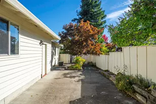 938 Cypress Point Loop, Ashland, OR 97520 - Photo 9