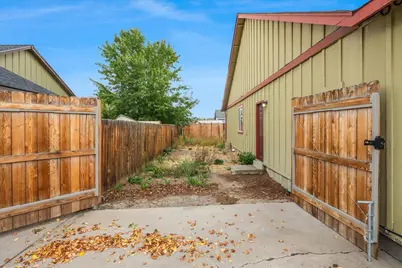 930 NW Spruce Avenue, Redmond, OR 97756 - Photo 3