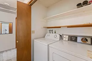 205 SW Booth St, Grants Pass, OR 97526 - Photo 21