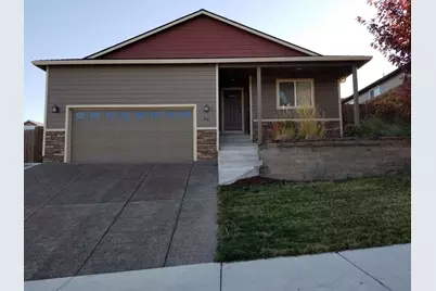 911 Stonewater Drive, Eagle Point, OR 97524 - Photo 1