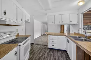 1384 SE Akins Dr, Prineville, OR 97754 - Photo 9