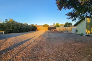 326 E Sage Ln, Culver, OR 97734 - Photo 3