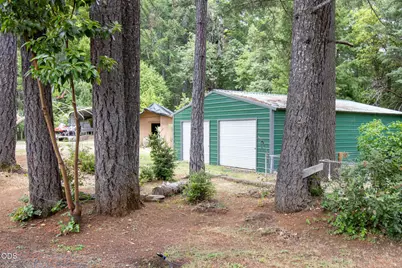 290 Crest Drive, Cave Junction, OR 97523 - Photo 3
