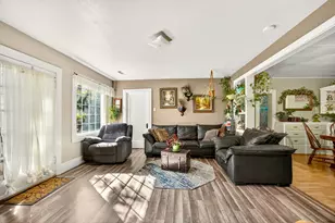 2710 W Stewart Ave, Medford, OR 97501 - Photo 13