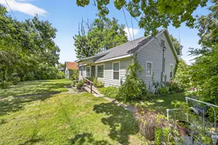 2710 W Stewart Ave, Medford, OR 97501 - Photo 5