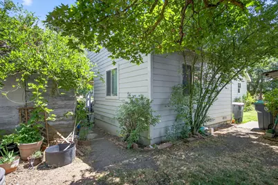 2710 W Stewart Avenue, Medford, OR 97501 - Photo 9