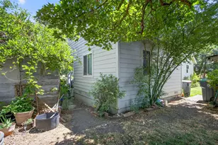 2710 W Stewart Ave, Medford, OR 97501 - Photo 9