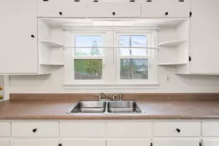 1036 W 12th St, Medford, OR 97501 - Photo 41