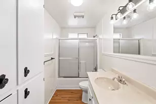 1036 W 12th St, Medford, OR 97501 - Photo 45