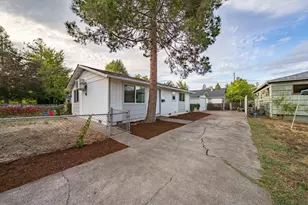 1036 W 12th St, Medford, OR 97501 - Photo 9