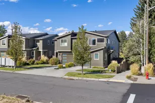 748 NE Vail Ln, Bend, OR 97701 - Photo 3