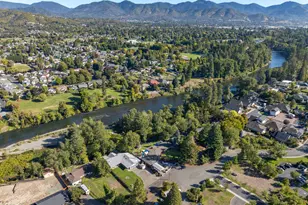 1320 Redwood Cir, Grants Pass, OR 97527 - Photo 3