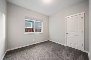 489 NW 29th St, Redmond, OR 97756 - Photo 17