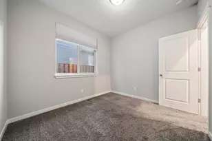 489 NW 29th St, Redmond, OR 97756 - Photo 23