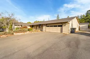 338 Kilborn Dr, Grants Pass, OR 97526 - Photo 37