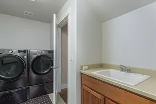 2525 NW 1st St, Bend, OR 97703 - Photo 47