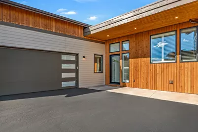 19211 Gateway Loop, Bend, OR 97702 - Photo 3
