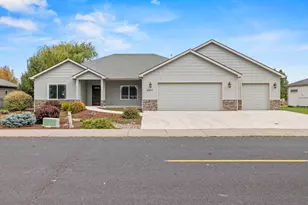 2937 Front St, Klamath Falls, OR 97601 - Photo 1