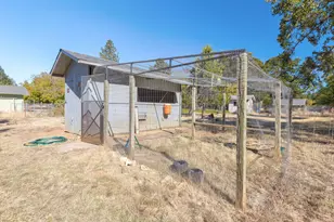 165 Sunbeam Cir, Merlin, OR 97532 - Photo 37