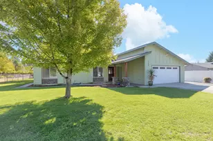 165 Sunbeam Cir, Merlin, OR 97532 - Photo 1