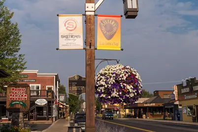 220 W Cascade Avenue, Sisters, OR 97759 - Photo 29