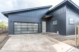 391 Clinton St, Ashland, OR 97520 - Photo 3