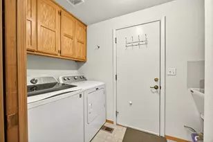 250 Cambridge Dr, Grants Pass, OR 97526 - Photo 17