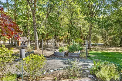 250 Cambridge Drive, Grants Pass, OR 97526 - Photo 27