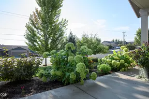 2745 SW 32nd St, Redmond, OR 97756 - Photo 3
