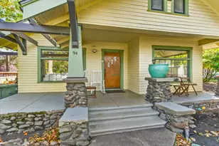 94 N 3rd St, Ashland, OR 97520 - Photo 3