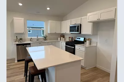 590 NE Arnold Street #183, Madras, OR 97741 - Photo 3