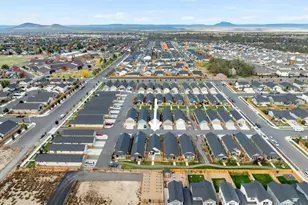 3246 NW 9th St, Redmond, OR 97756 - Photo 5