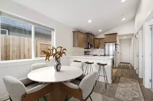 3246 NW 9th St, Redmond, OR 97756 - Photo 3