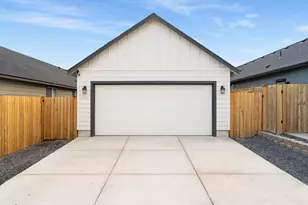 3246 NW 9th St, Redmond, OR 97756 - Photo 7