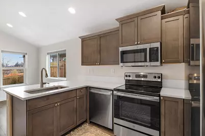 3246 NW 9th Street, Redmond, OR 97756 - Photo 5