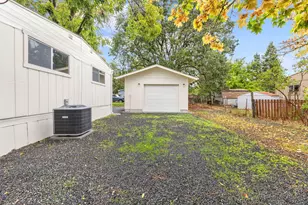 335 Tavis Dr, Merlin, OR 97532 - Photo 19