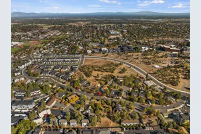 2101 NE Holliday Avenue, Bend, OR 97701 - Photo 23