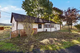 2545 Meridian Rd, Eagle Point, OR 97524 - Photo 3