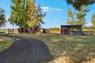 2545 Meridian Rd, Eagle Point, OR 97524 - Photo 7