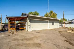 1461 Johnson St, Medford, OR 97504 - Photo 13