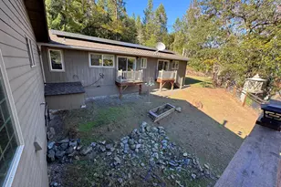 12330 E Evans Creek Rd, Rogue River, OR 97537 - Photo 13