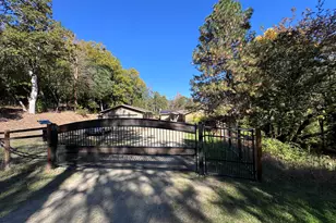 12330 E Evans Creek Rd, Rogue River, OR 97537 - Photo 5