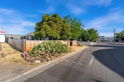 1049 Beatty Street, Medford, OR 97501 - Photo 5