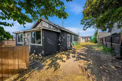 1049 Beatty Street, Medford, OR 97501 - Photo 3